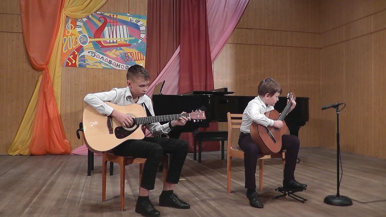 Максим Иванов, 6 класс и Андрей Карпанин, 5 класс